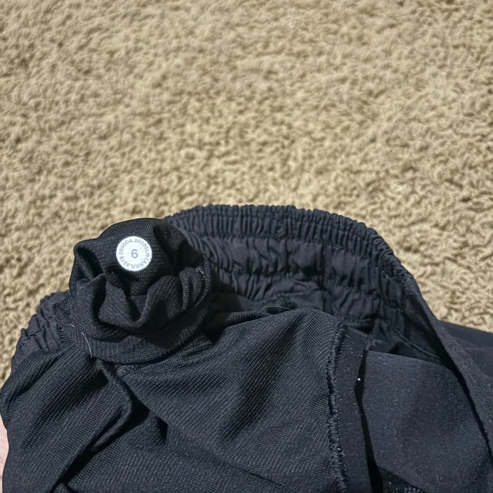 Lululemon Hotty Hot shorts Athletic in Black